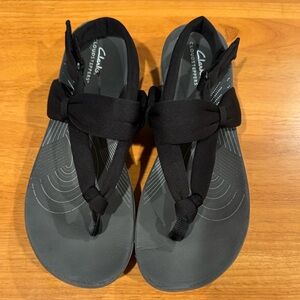 Clarks Women's 10 Wide Cloudstepper Sandals